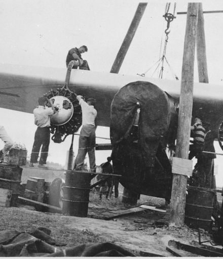 Repairing Sir Charles Kingsford Smith's aircraft, the "Southern Cross", Milson Airport