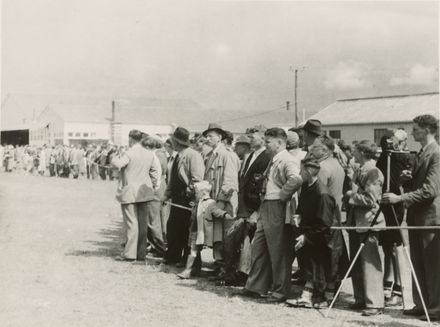 Crowds at the International Agricultural Aviation Show, Milson Airport