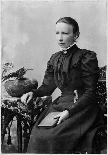 Unidentified woman - Resource cover image