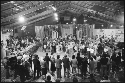 [Wide Shot of the Telethon 1981 Main set]