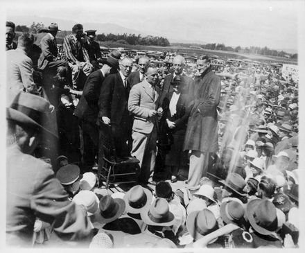 Civic welcome for M C McGregor and H C Walker, Milson Airport