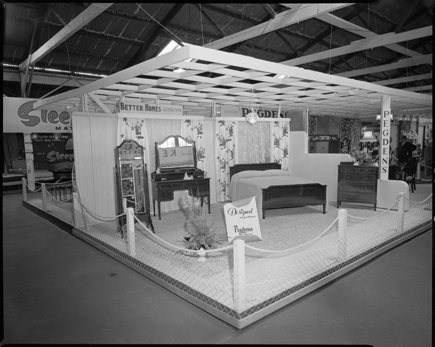 Pegdens Furniture stand - 2016N_ElmarB3_012525