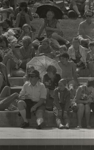 Spectators at the Lido Pool