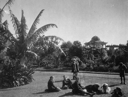 School children in Victoria Esplanade