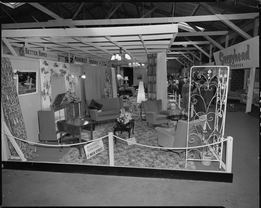 "Manawatu Furnishers Ltd." stand - 2016N_ElmarB3_012598
