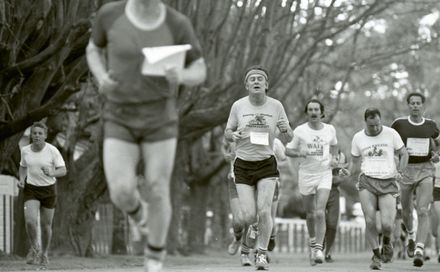 2022N_2017-20_040087 - Manawatu Evening Standard Fun Run 1984