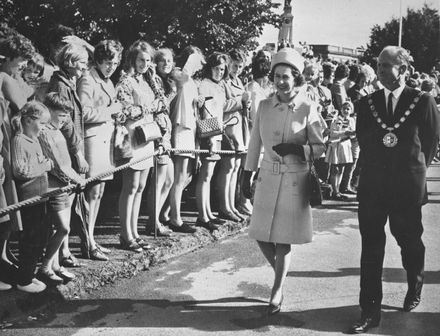 Queen Elizabeth II and the Mayor walk through The Square