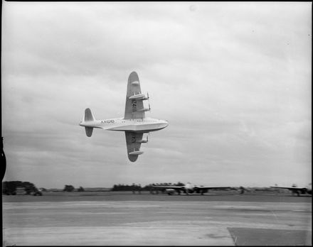 "Skilled Flying Pleases Crowd" - Ohakea - Resource cover image
