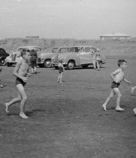 Carnarvon school outing to Himatangi beach 1955