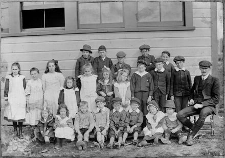 Raumai School, Group Photograph