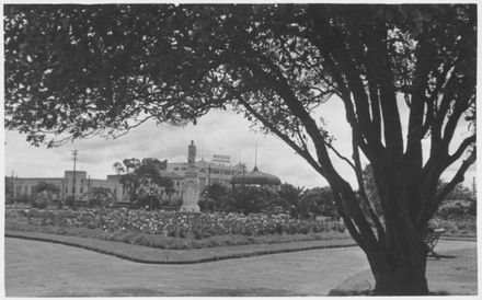 Statue of Te Peeti Te Awe Awe, The Square