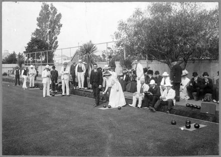 J A Nash and Mrs Elizabeth Nash playing Bowls