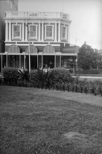 Australia New Zealand Bank, corner of Coleman Place and The Square