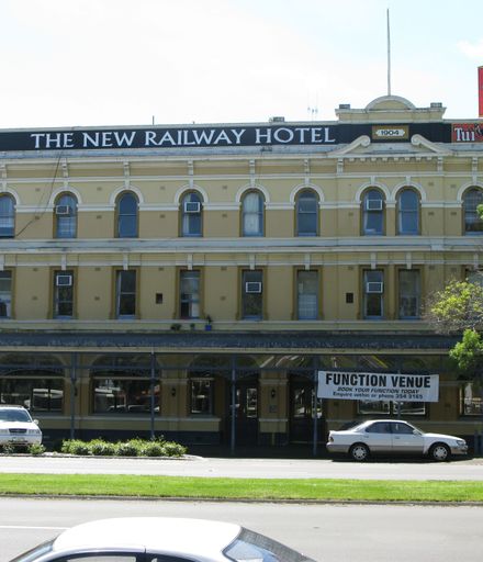 New Railway Hotel, Main Street