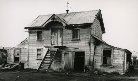 Looman's farm barn, 726 Rangitikei Line