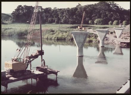Construction of the Fitzherbert Bridge