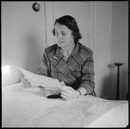 "Miss Gwen Knauf Gets News From Congo" - Resource cover image