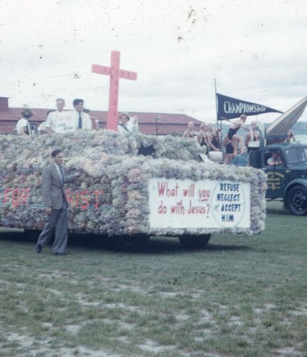 Floral Festival Parade - Youth for Christ float