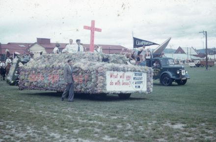 Floral Festival Parade - Youth for Christ float