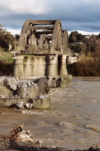 Demolition of the Fitzherbert Bridge