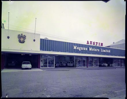 Magnus Motor, Queen Street