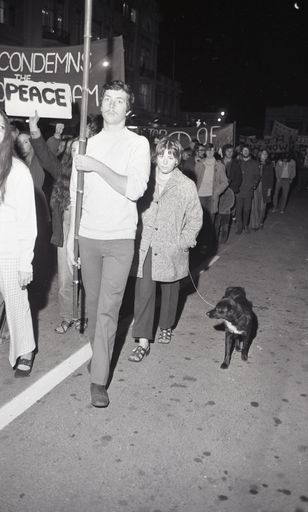 "2000 in Peaceful March Against War"