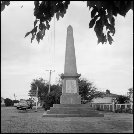 [Image of the cenotaph at Shannon.] - Resource cover image