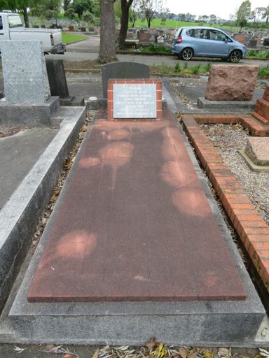 Charles and Helena Monro grave