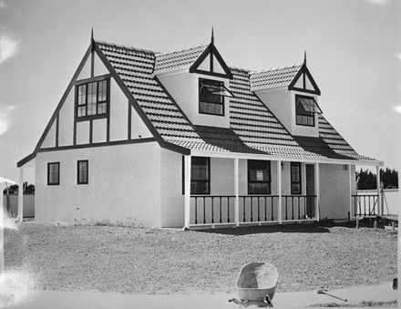 House, corner of Amberley Avenue and Pencarrow Street