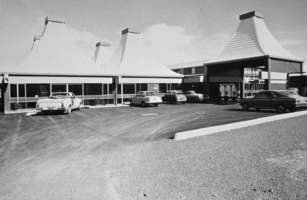 Sherwood Motor Inn, Featherston Street