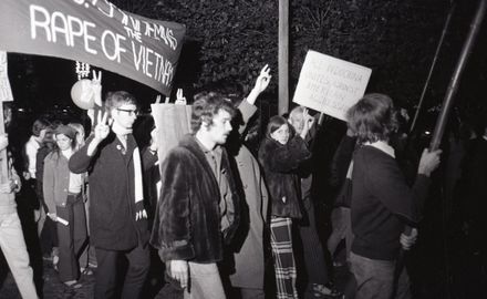 "2000 in Peaceful March Against War"