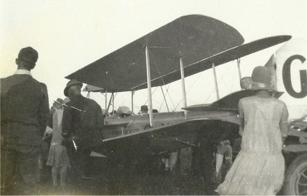 Avro Avian aircraft at Milson Aerodrome. - Resource cover image