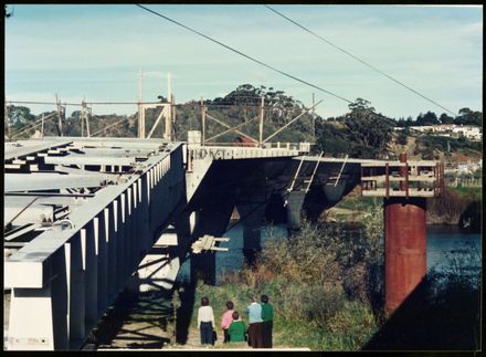 Construction of the Fitzherbert Bridge