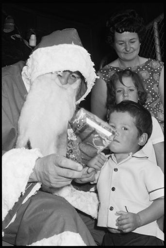 Children meeting Santa - Resource cover image
