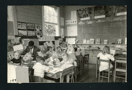Junior Classroom, Aokautere School – Student Teacher helping Pupils