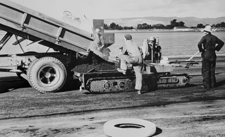Resealing the runway, Milson Airport