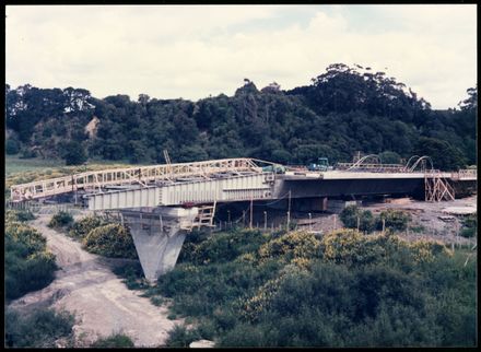 Construction of the Fitzherbert Bridge