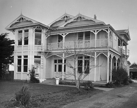 Huntly Private Hotel, 225 Featherston Street