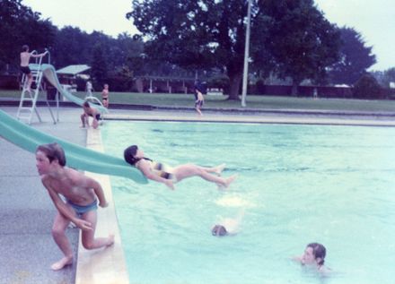 Pahiatua School pupils at the Lido, Palmerston North