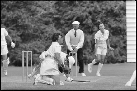 “Kiwi women coast to easy victory” - Resource cover image