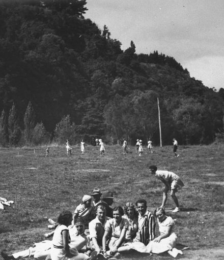 Watchhorn's staff picnic, Pohangina