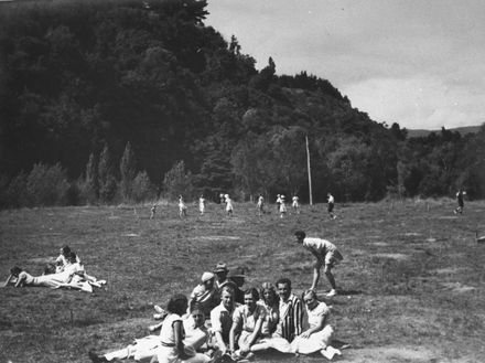 Watchhorn's staff picnic, Pohangina