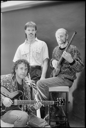 Jazz Sound Suits a Late-Night Café - Resource cover image