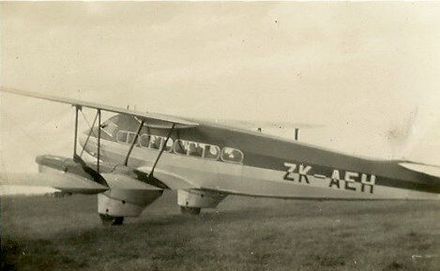 De Havilland DH 86 "Korimako" at Milson aerodrome. - Resource cover image