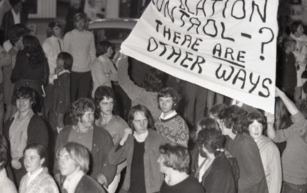 "2000 in Peaceful March Against War"