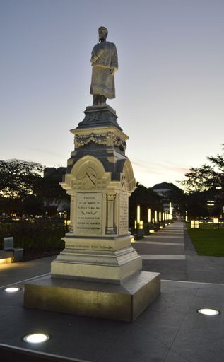 Statue of Te Peeti Te Awe Awe