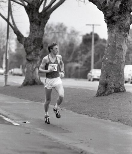 2022N_2017-20_039941 - Manawatu Lion Brown half-marathon 1984