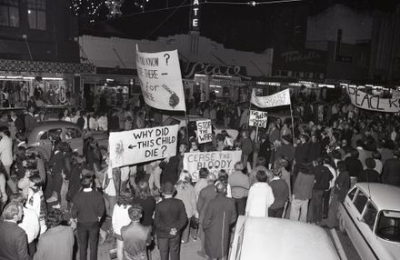 "2000 in Peaceful March Against War" - Resource cover image