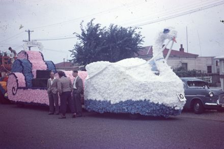 Floral Parade - Retailers' Association Swan Float
