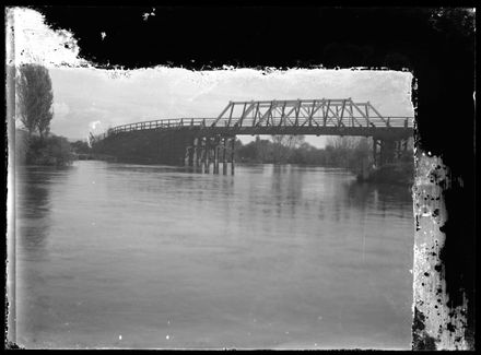 Bridge over the Ohau Channel, Mourea